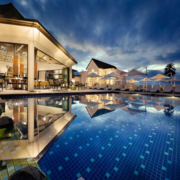 Resorts & Hotels